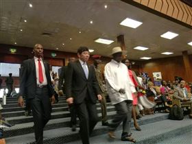 WCO秘书长和乌干达总统